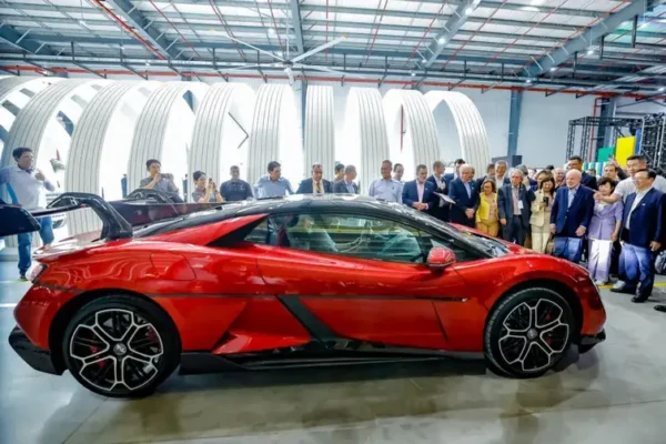 Presidente da República, Luiz Inácio Lula da Silva, durante visita à linha de montagem de veículos da BYD