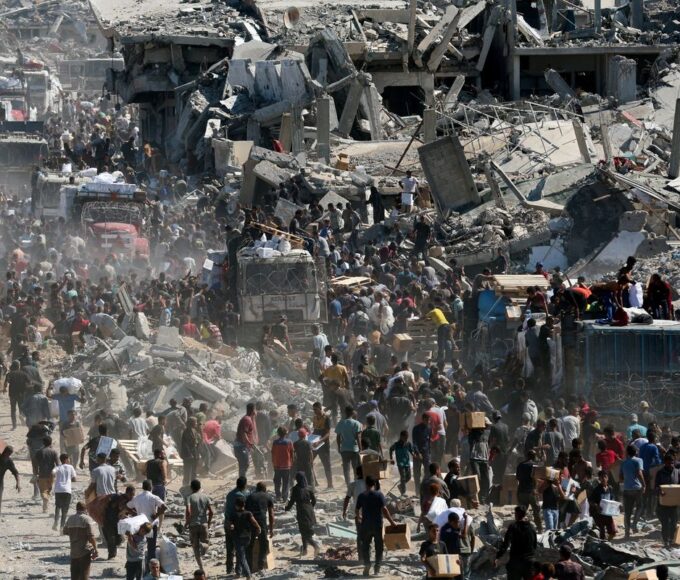 Israel retoma ataques a Gaza e suspende ajuda humanitária