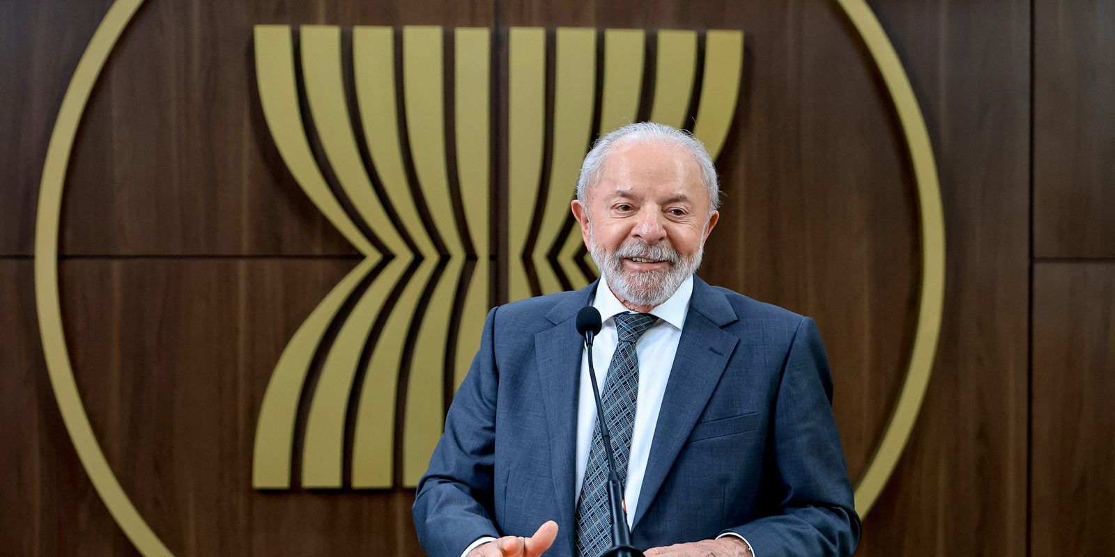 Lula quer reunião com Trump para discutir tarifas contra o Brasil