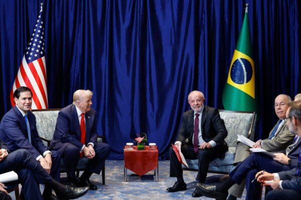 Nas redes sociais, Lula comenta "ótima reunião" com Trump na Malásia