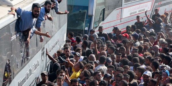 Reféns reencontram familiares com cessar-fogo em Gaza
