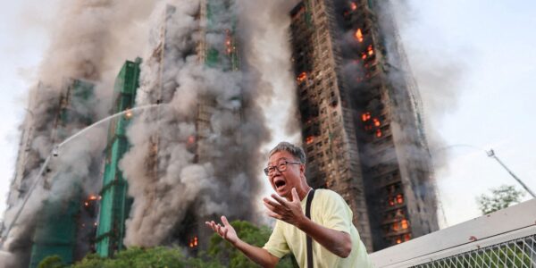 Bombeiros conseguem controlar incêndio em complexo de Hong Kong