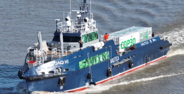 Brasil apresenta primeiro barco-escola movido a hidrogênio verde durante a COP30