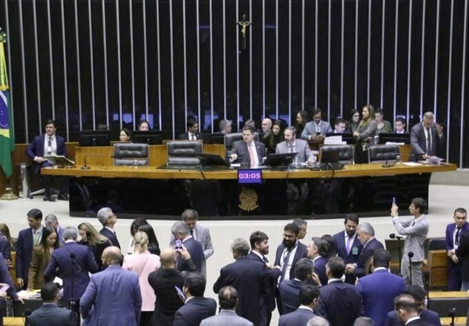 Câmara dos Deputados sessão vetos licenciamento