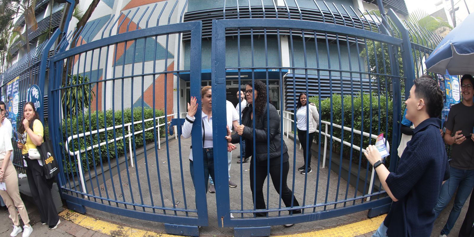 Enem 2025: portões são fechados em todo o Brasil