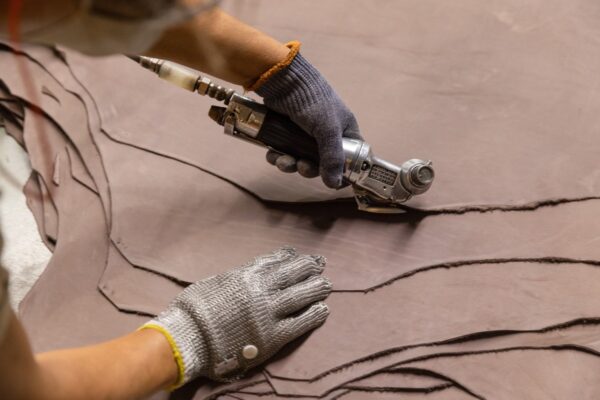 JBS e grupo VIVA se unem e criam gigante global no setor de couros