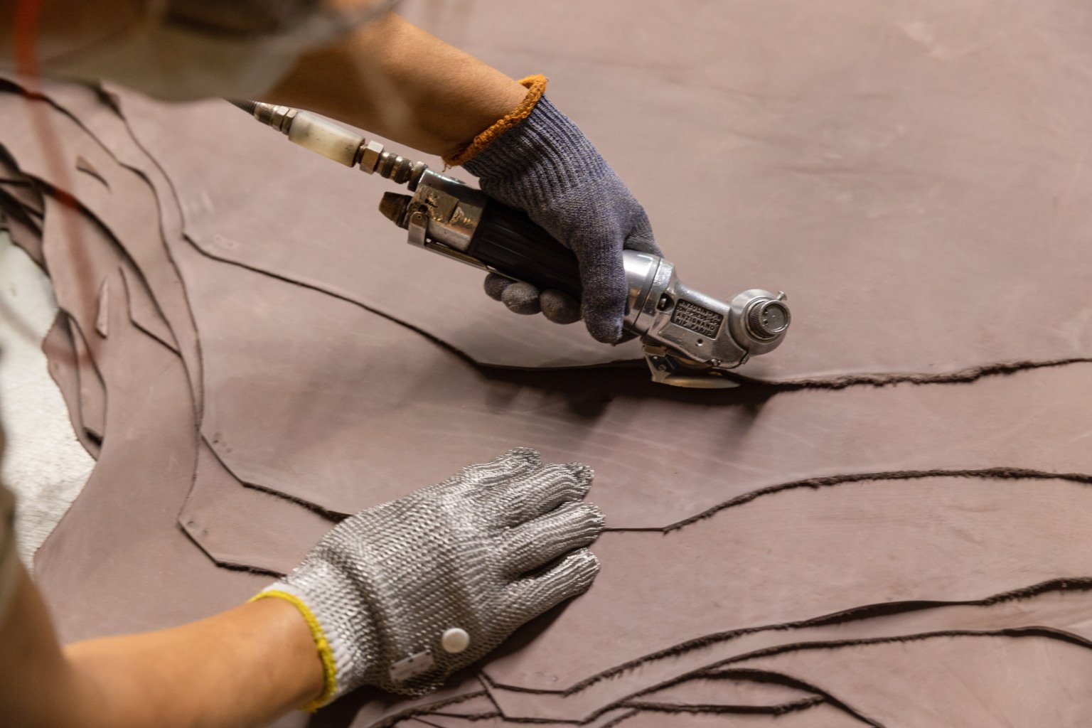 JBS e grupo VIVA se unem e criam gigante global no setor de couros