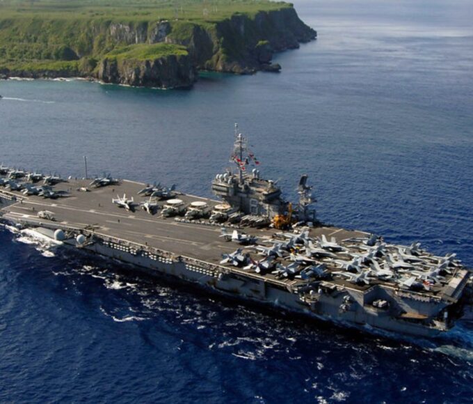 Venezuela entra em alerta máximo com chegada de porta-aviões ao Caribe