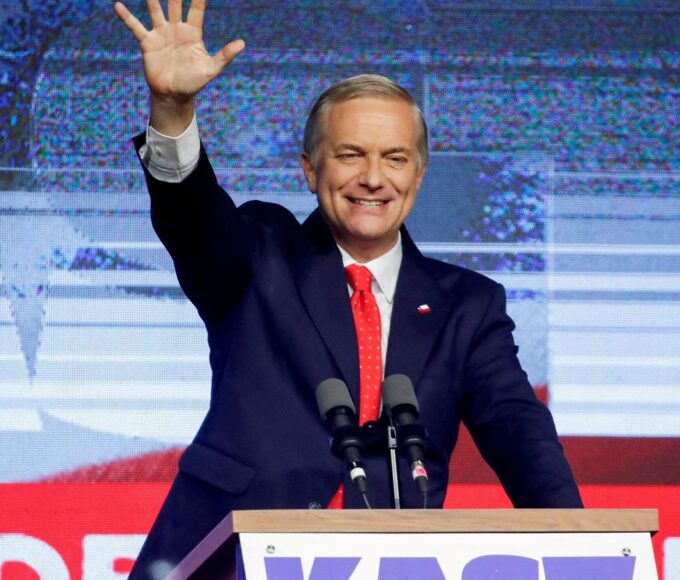 Chile encerra segundo turno da campanha presidencial com polarização