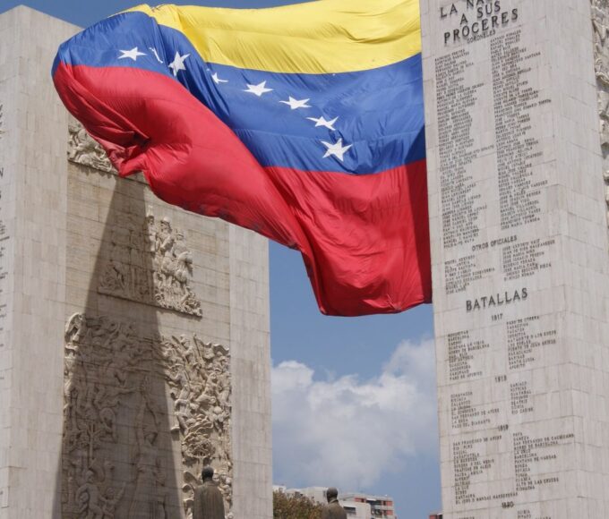 EUA pedem que cidadãos americanos deixem a Venezuela imediatamente