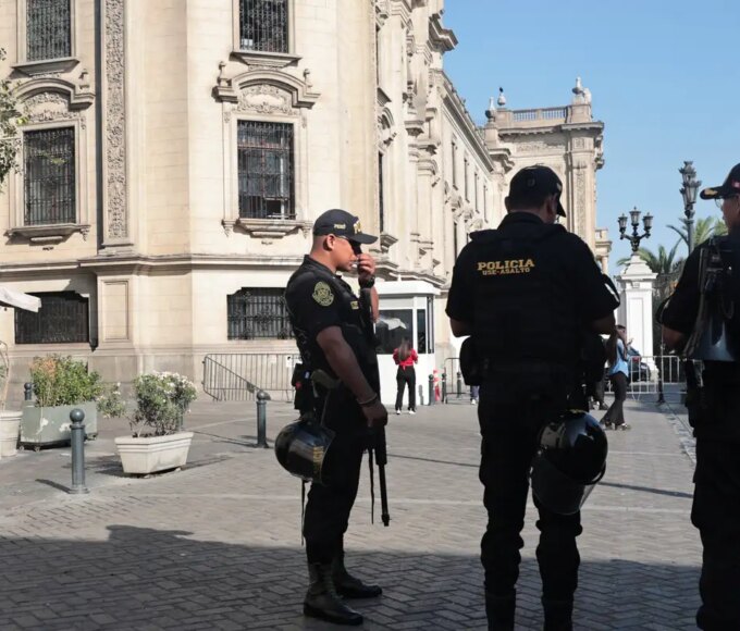 Pré-candidato à presidência do Peru, Belaúnde é alvo de ataque a tiros