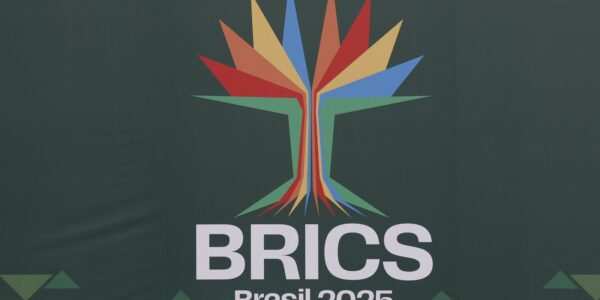 Representantes de 21 países participam da Cúpula Popular do Brics