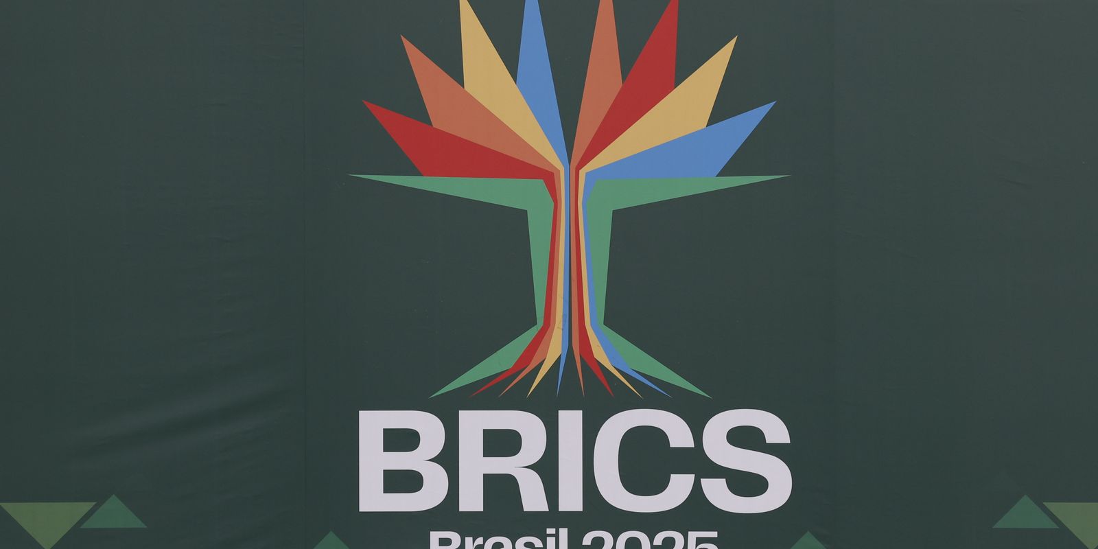 Representantes de 21 países participam da Cúpula Popular do Brics