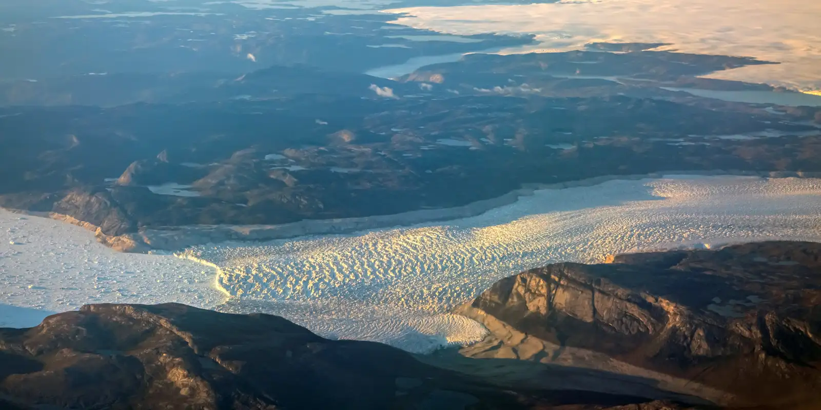 EUA seguem ameaçando a Groenlândia e falam em compra do território