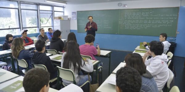 Piso do magistério tem reajuste de 5,4% e vai a R$ 5,1 mil em 2026