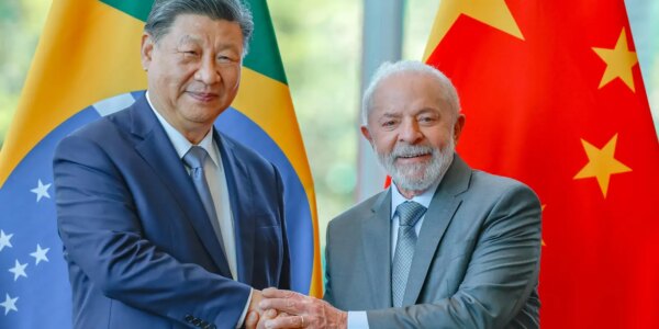 Presidente da China pede alinhamento histórico em conversa com Lula