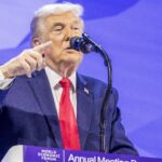 Trump diz que dólar está ‘ótimo’ e moeda atinge menor nível em quatro anos