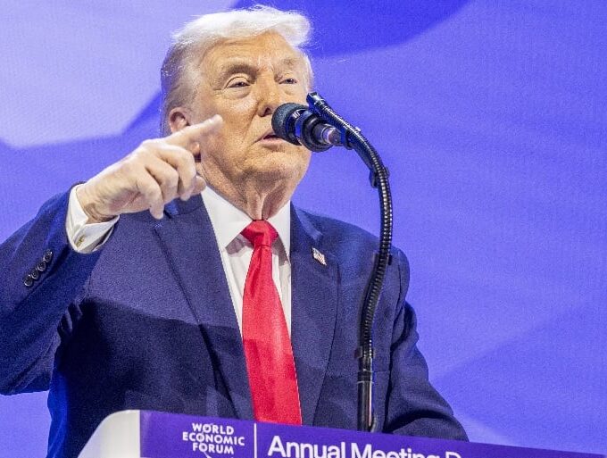 Trump diz que dólar está ‘ótimo’ e moeda atinge menor nível em quatro anos