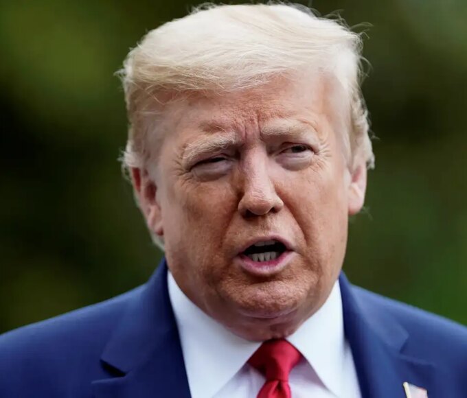 Após críticas, Casa Branca apaga post de Donald Trump com teor racista