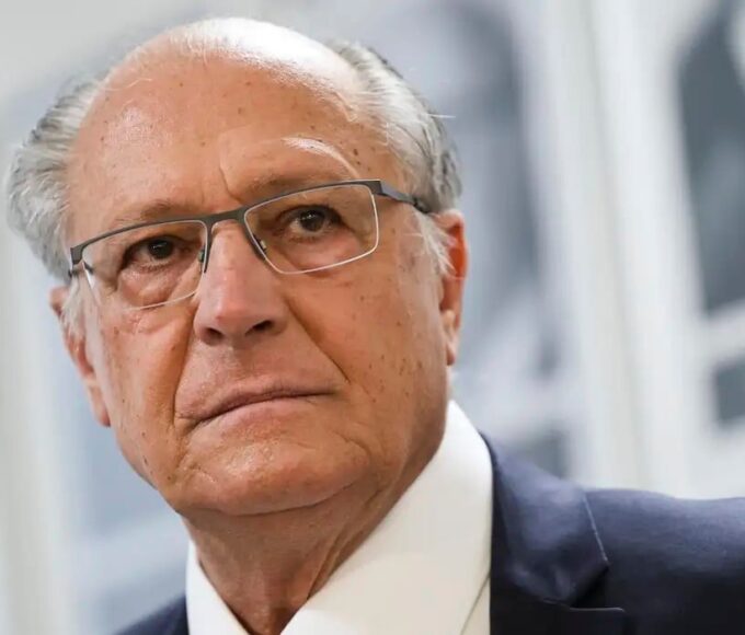 Brasil não perde competitividade com tarifa de 10% dos EUA, diz Alckmin