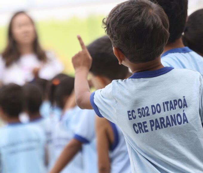 Ensino fundamental atinge 99,5% de frequência; atraso escolar cai