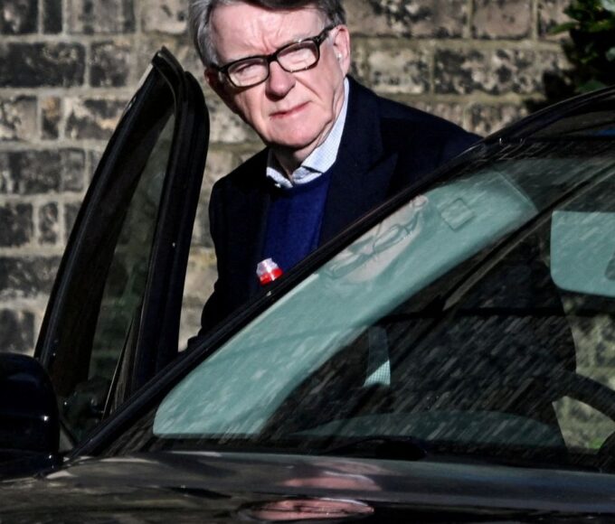 Ex-embaixador britânico nos EUA é preso por ligação com caso Epstein