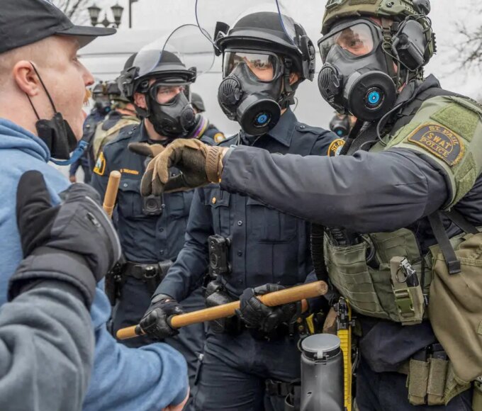 Governo Trump anuncia retirada de agentes do ICE de Minnesota