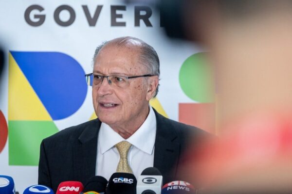 Governo vai regulamentar salvaguardas para proteger agro brasileiro, diz Alckmin