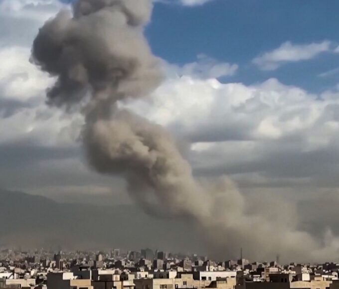 Israel e EUA atacam alvos no Irã