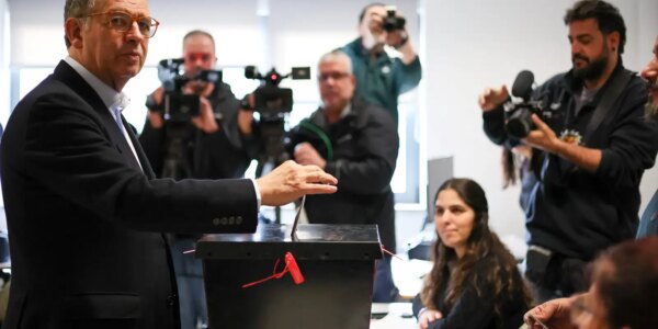 Seguro vence eleição em Portugal com ampla vantagem