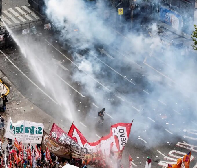 Trabalhadores portuários argentinos iniciam greve de 48 horas