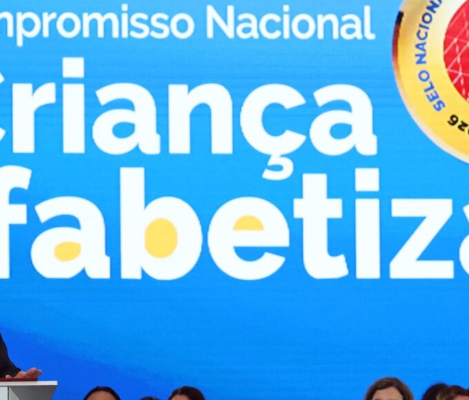 Brasil atinge meta com 66% das crianças alfabetizadas em idade certa