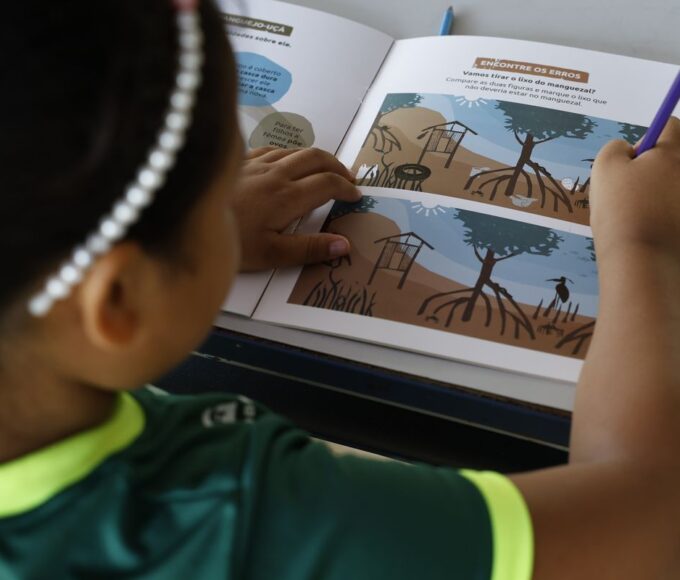 Criança diz a Lula que um "mundo mágico" se abriu ao aprender a ler