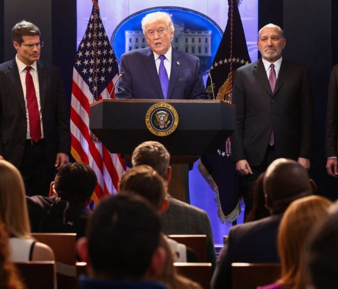 Donald Trump diz que EUA cortarão todo o comércio com a Espanha