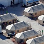 Número de imigrantes mortos em centros de detenção dos EUA chega a 14