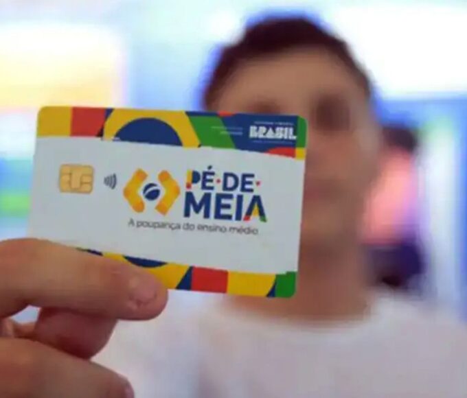Pé-de-Meia paga incentivo a alunos nascidos em setembro e outubro