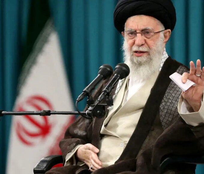 TV iraniana confirma morte de Khamenei e órgão colegiado assume poder