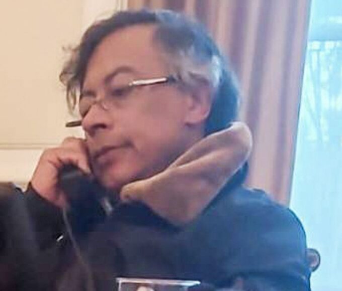 Tensão entre Colômbia e Equador aumenta após bombardeio em fronteira