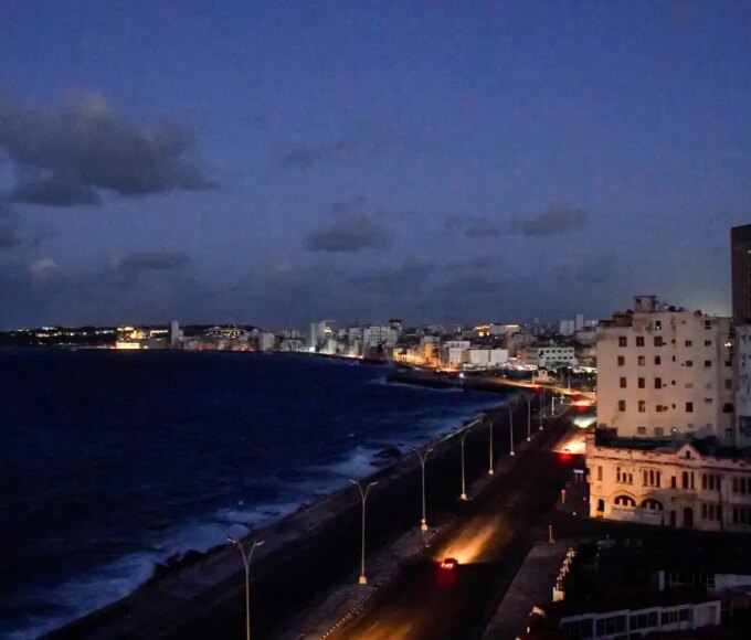Trem leva alimentos, itens médicos e painéis solares para Cuba