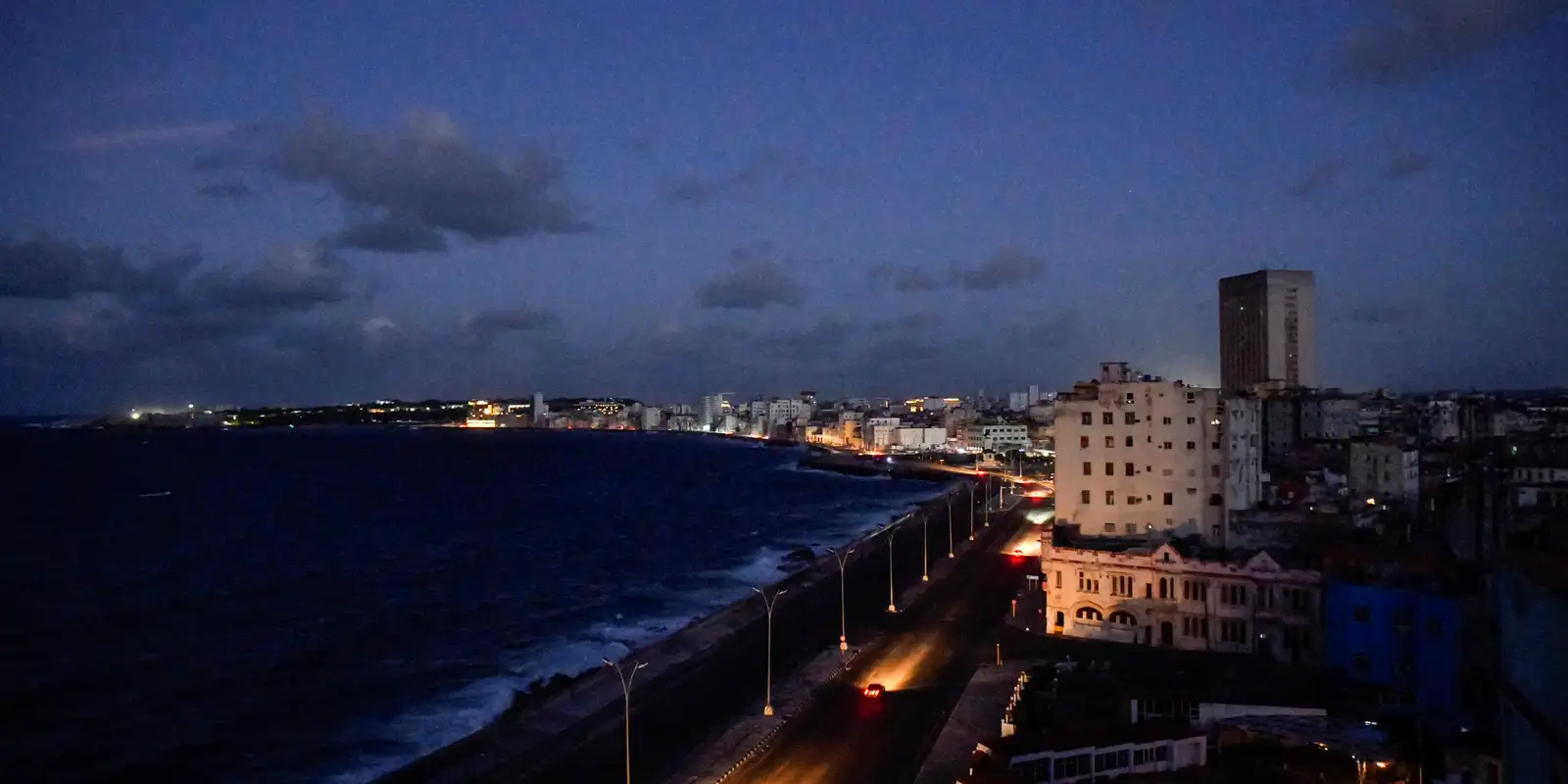 Trem leva alimentos, itens médicos e painéis solares para Cuba