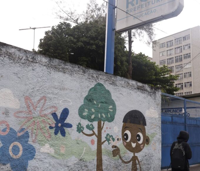 Violência interrompe transportes e afeta acesso à educação no Rio