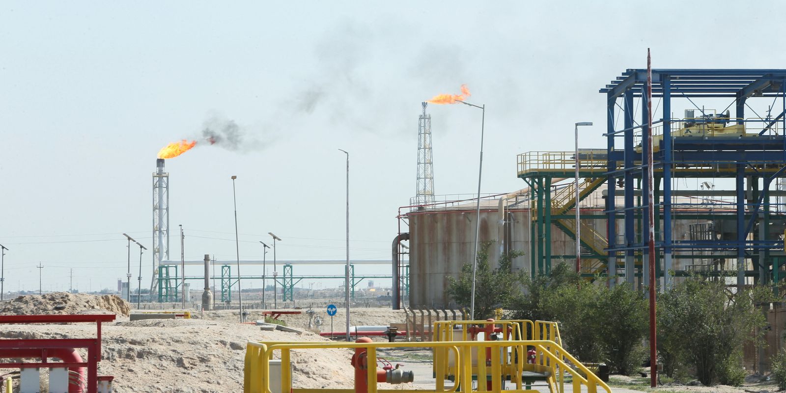 Ataques ao Irã provocam aumento no petróleo e atingem economia global