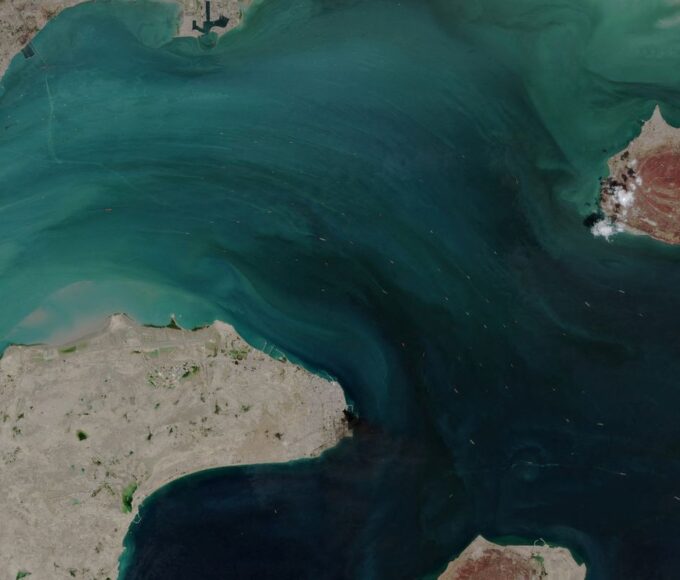 Irã apreende navios no Estreito de Ormuz após EUA suspenderem ataques