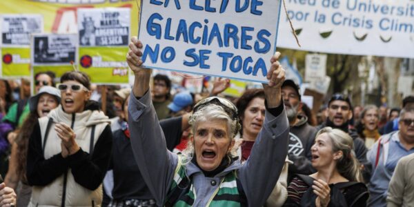 Jerusalém reabre locais sagrados e Argentina altera Lei de Geleiras