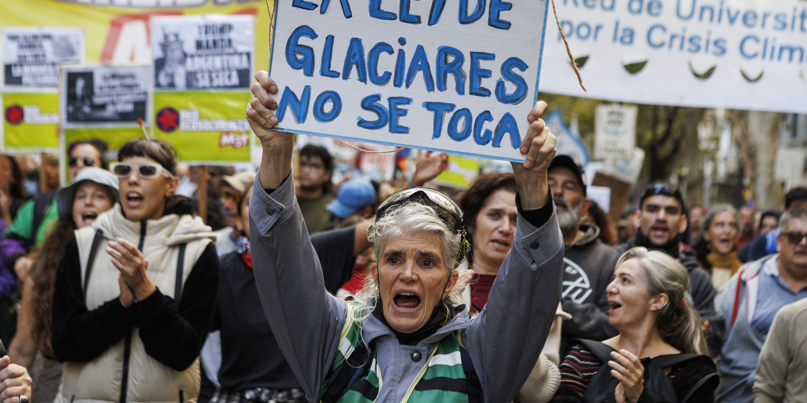 Jerusalém reabre locais sagrados e Argentina altera Lei de Geleiras