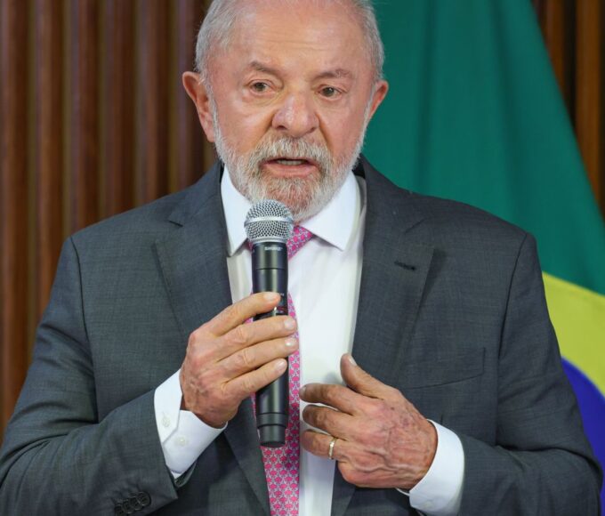 Lula diz que país não precisa de escola cívico-militar na educação