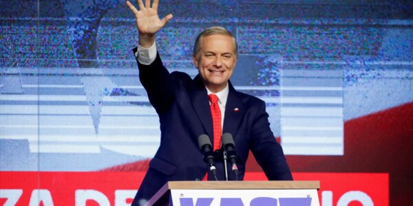 Nova política de imigração: Chile faz primeiro voo com deportados