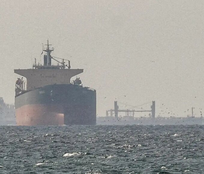 Saída dos Emirados Árabes da Opep provoca nova alta do petróleo