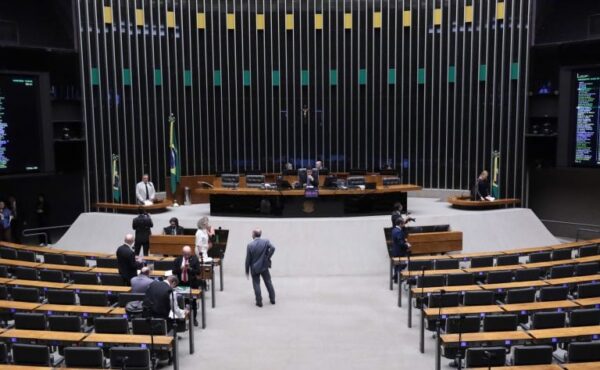 Sessão deliberativa no Plenário da Câmara