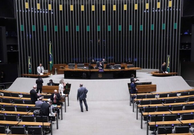 Sessão deliberativa no Plenário da Câmara
